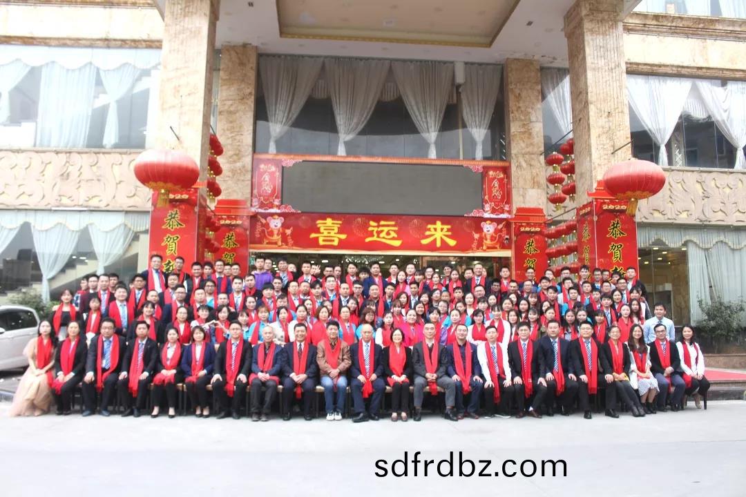 藍(lan)勃生(sheng)物2019年(nian)度錶(biao)彰暨2020新(xin)年(nian)糰拜會(hui)隆(long)重(zhong)擧(ju)行(xing)